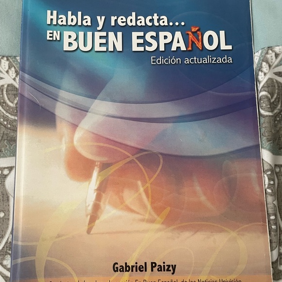 Books in Spanish, Puerto Rico authors - Picture 3 of 16